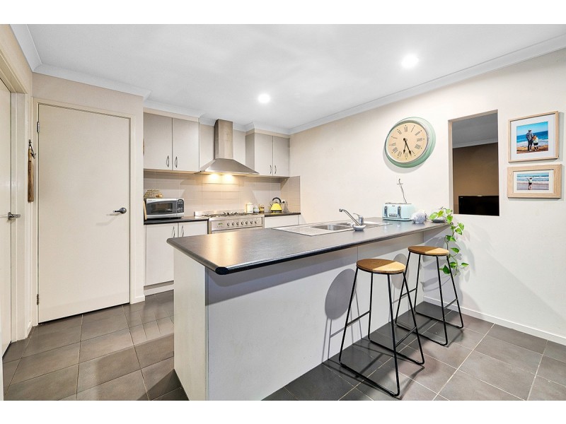 29 Thurvaston Crescent, Cranbourne East VIC 3977