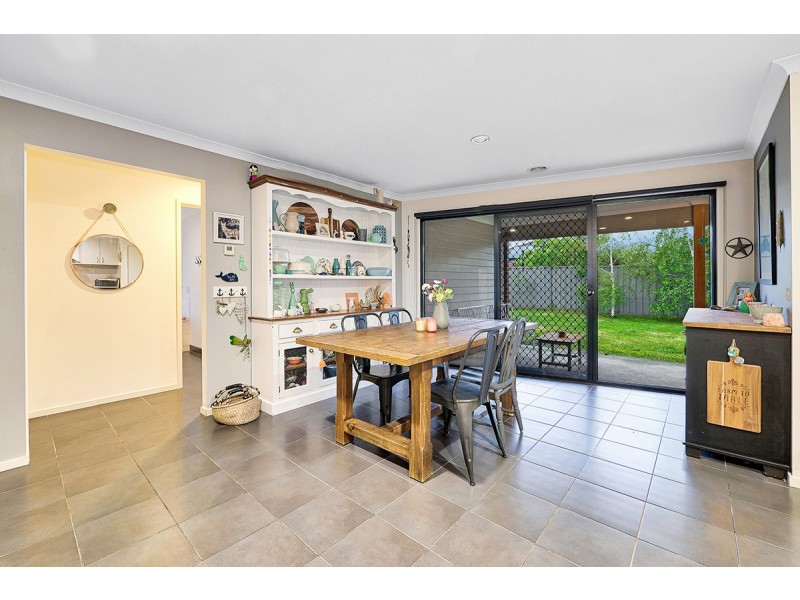 29 Thurvaston Crescent, Cranbourne East VIC 3977