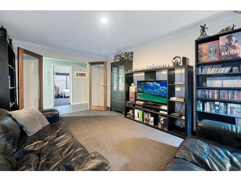 29 Thurvaston Crescent, Cranbourne East VIC 3977