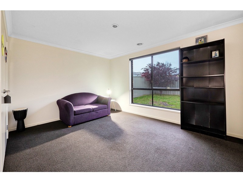 29 Thurvaston Crescent, Cranbourne East VIC 3977