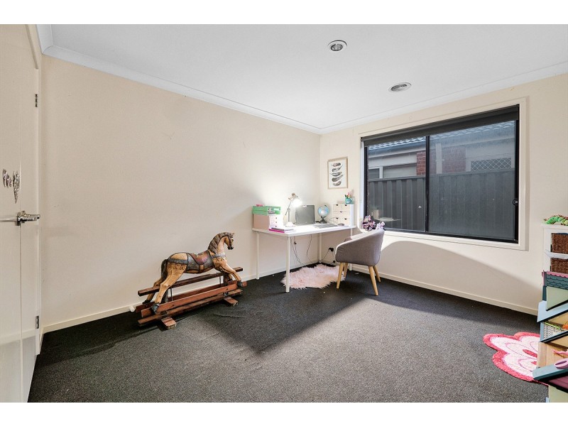 29 Thurvaston Crescent, Cranbourne East VIC 3977