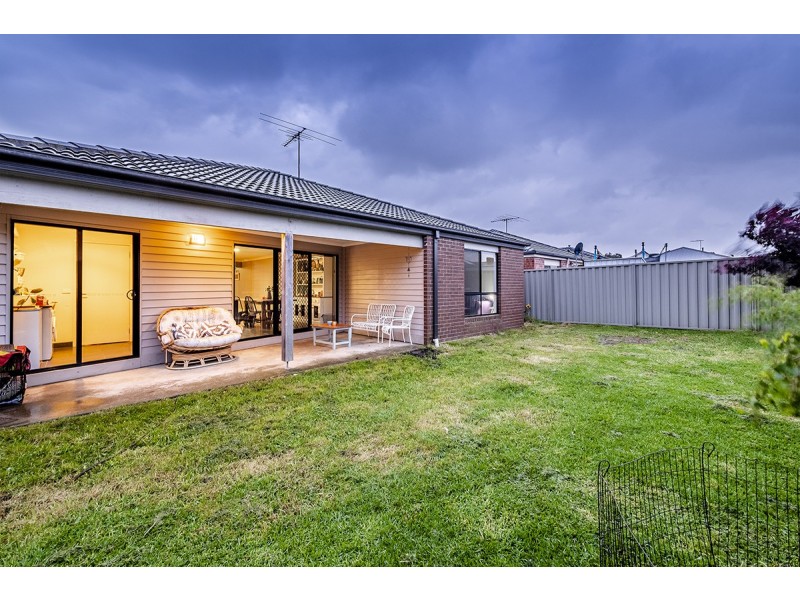 29 Thurvaston Crescent, Cranbourne East VIC 3977
