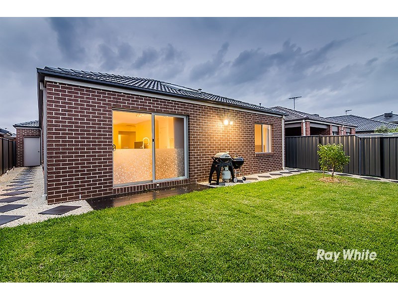 7 Morphetville Street, Clyde North VIC 3978
