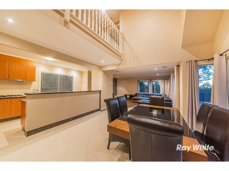 2 Nugong Place, Lynbrook VIC 3975