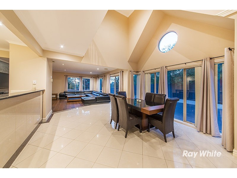 2 Nugong Place, Lynbrook VIC 3975