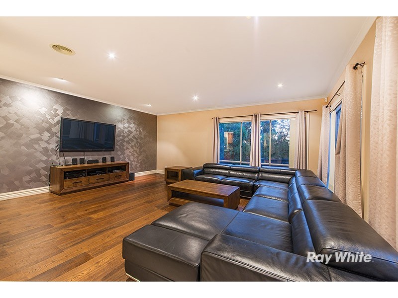 2 Nugong Place, Lynbrook VIC 3975