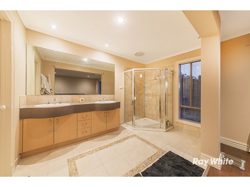 2 Nugong Place, Lynbrook VIC 3975