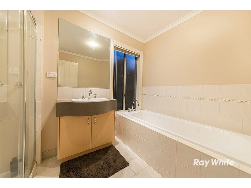 2 Nugong Place, Lynbrook VIC 3975