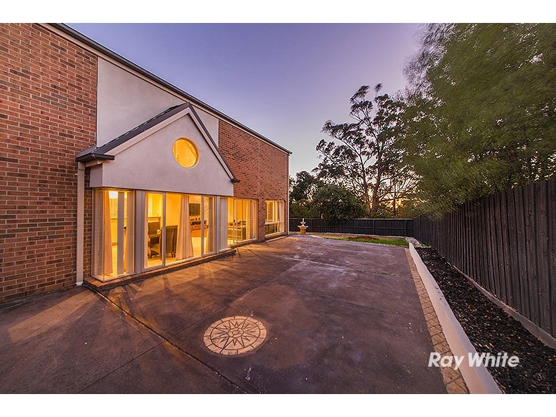 2 Nugong Place, Lynbrook VIC 3975