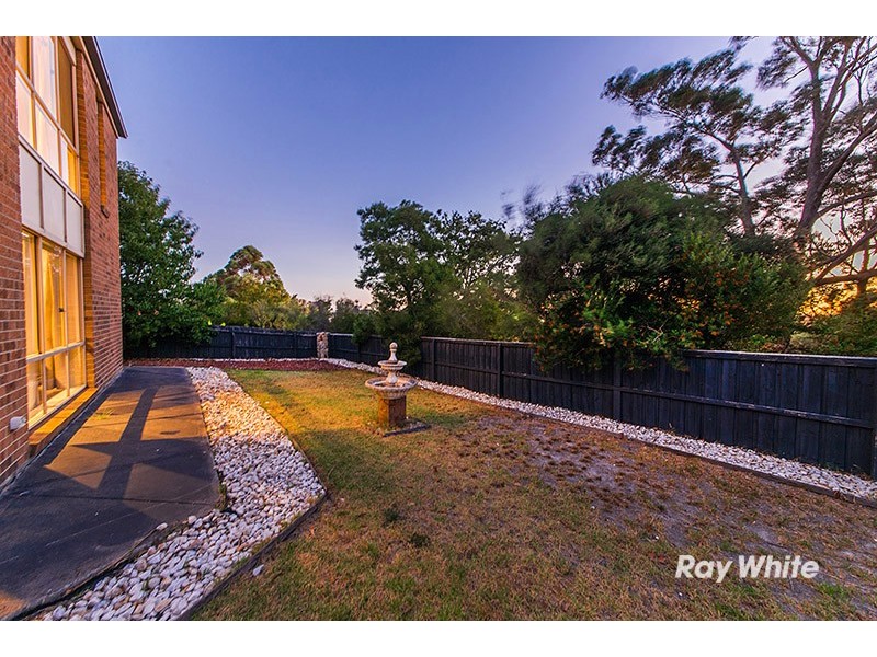 2 Nugong Place, Lynbrook VIC 3975