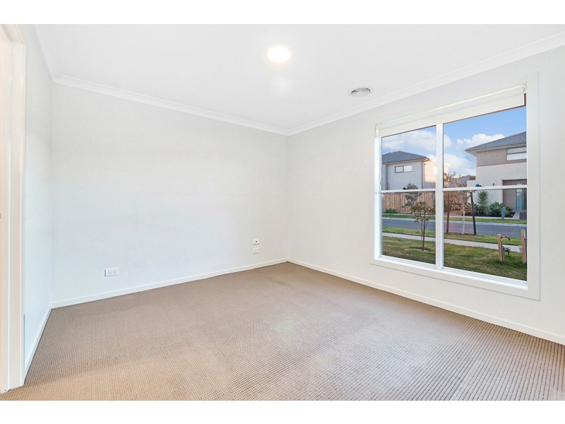 19 Mossey Crescent, Cranbourne East VIC 3977