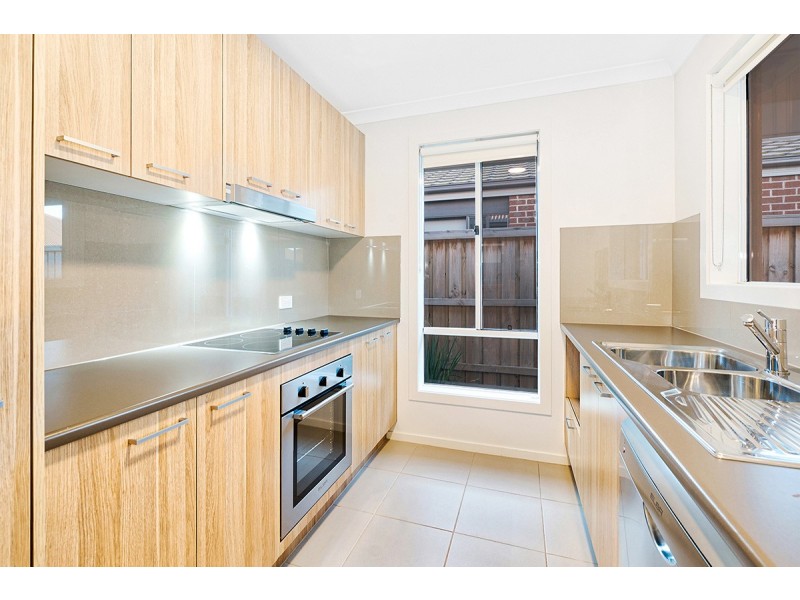19 Mossey Crescent, Cranbourne East VIC 3977
