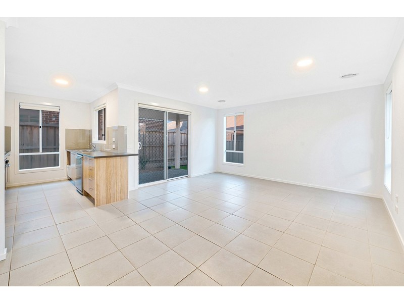 19 Mossey Crescent, Cranbourne East VIC 3977