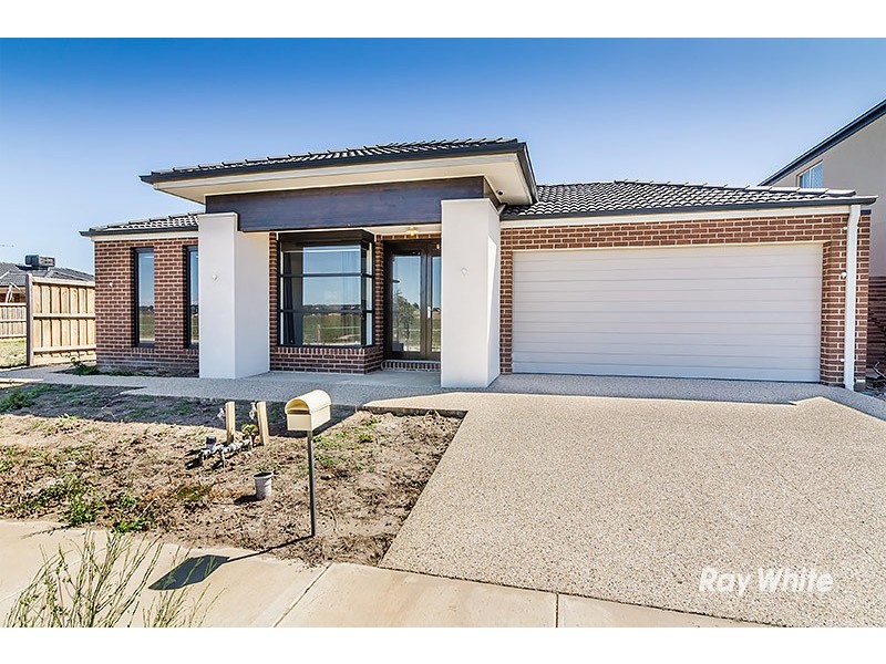 6 Sundaze Street, Clyde North VIC 3978