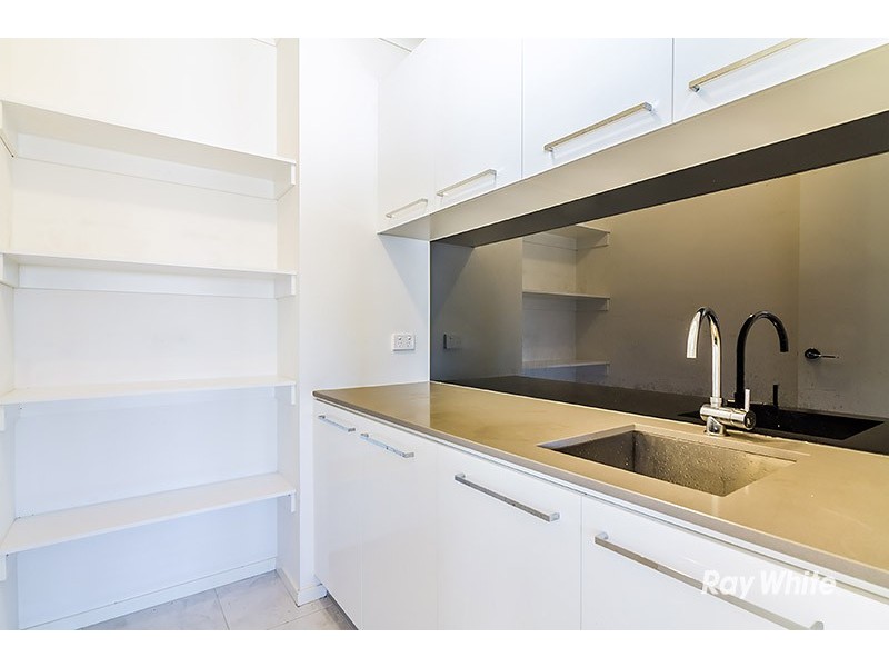 6 Sundaze Street, Clyde North VIC 3978