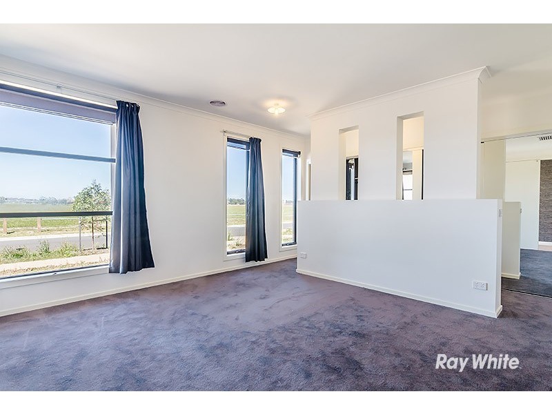6 Sundaze Street, Clyde North VIC 3978