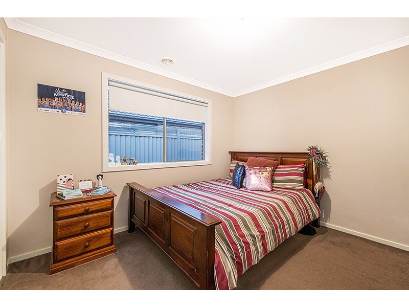 29 Stately Drive, Cranbourne East VIC 3977
