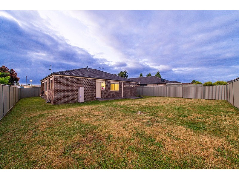 29 Stately Drive, Cranbourne East VIC 3977