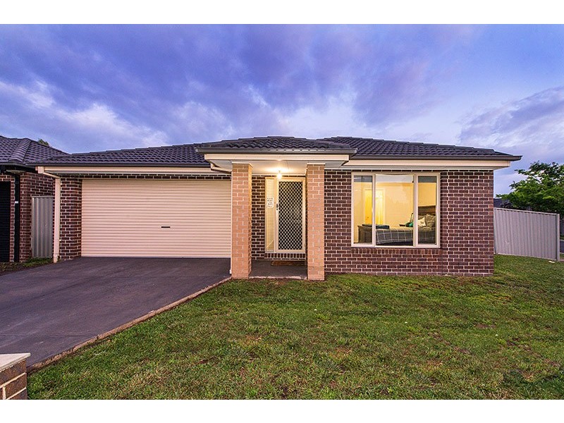 29 Stately Drive, Cranbourne East VIC 3977