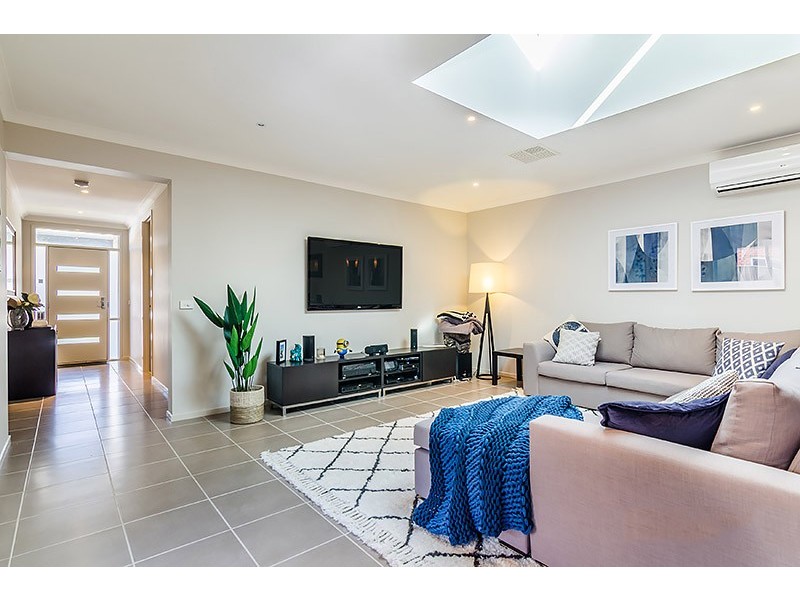 5 Gladiolus Circuit, Cranbourne North VIC 3977