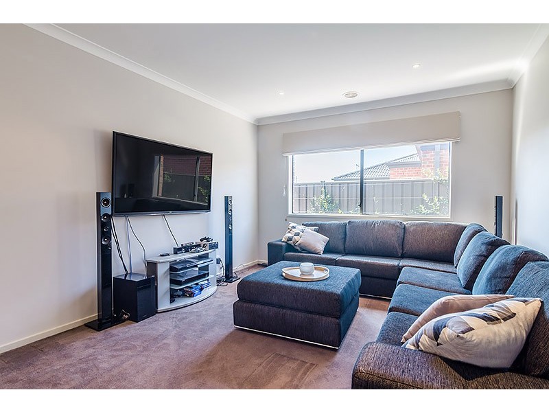 5 Gladiolus Circuit, Cranbourne North VIC 3977