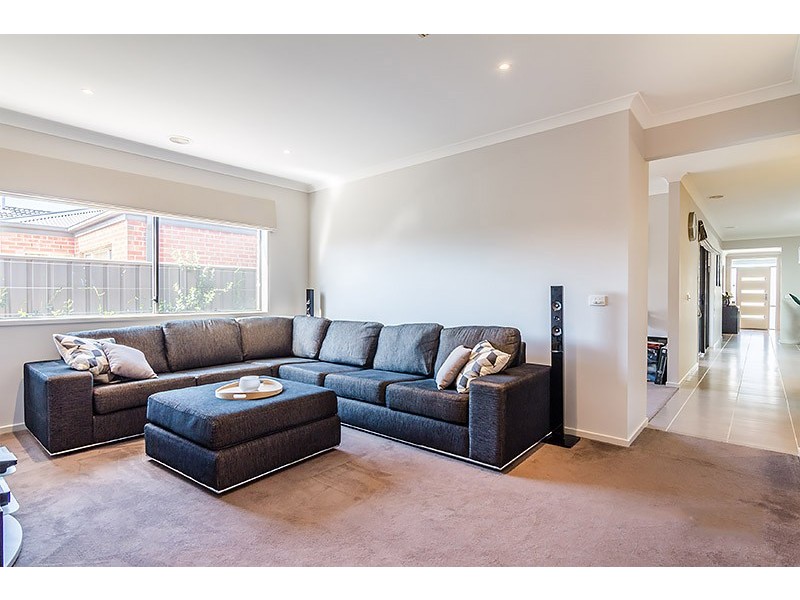 5 Gladiolus Circuit, Cranbourne North VIC 3977