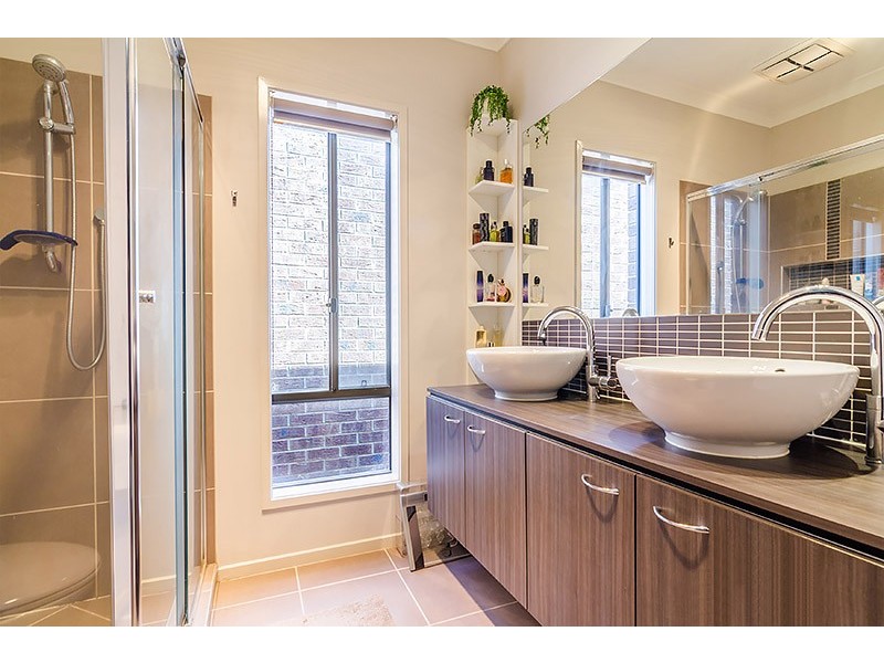 5 Gladiolus Circuit, Cranbourne North VIC 3977