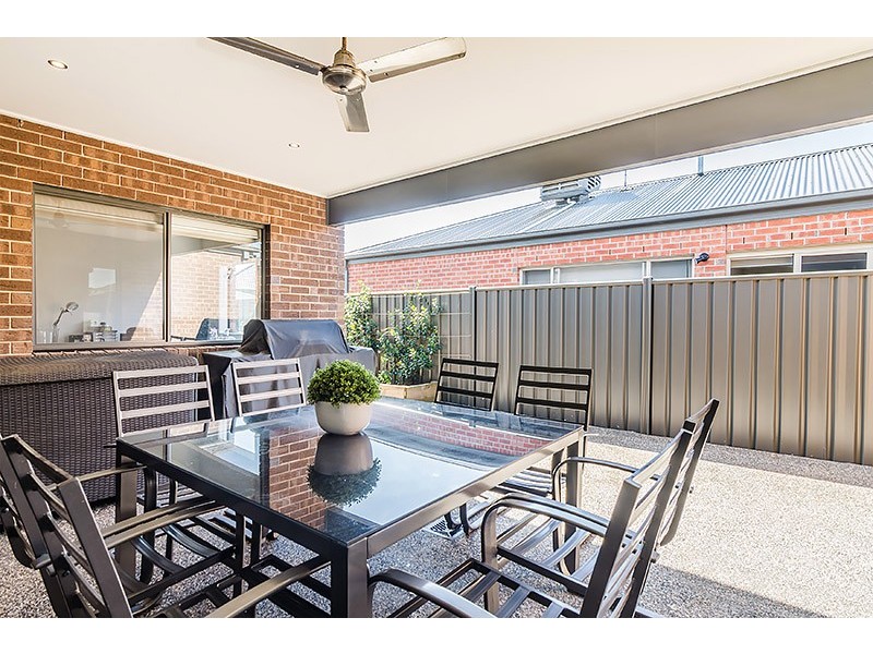 5 Gladiolus Circuit, Cranbourne North VIC 3977