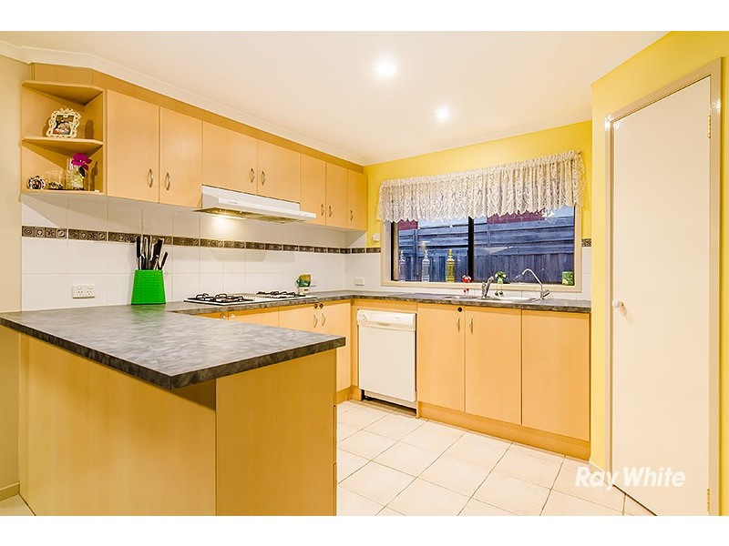 6 Nyarrin Place, Cranbourne West VIC 3977