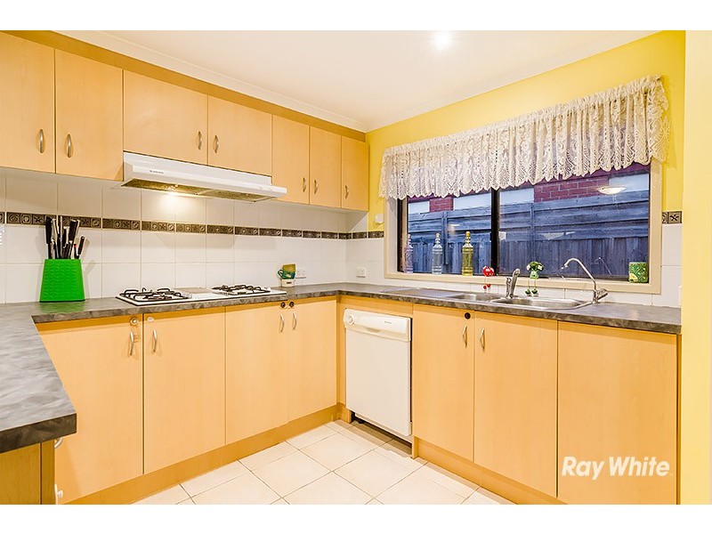 6 Nyarrin Place, Cranbourne West VIC 3977