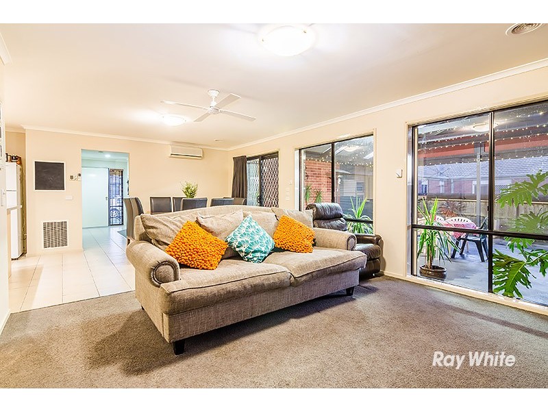 6 Nyarrin Place, Cranbourne West VIC 3977