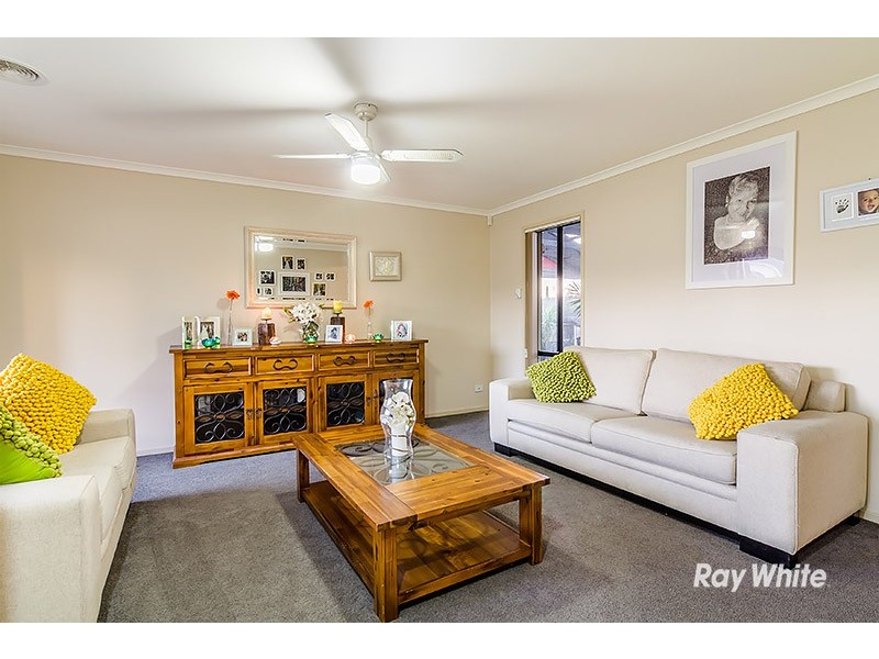 6 Nyarrin Place, Cranbourne West VIC 3977