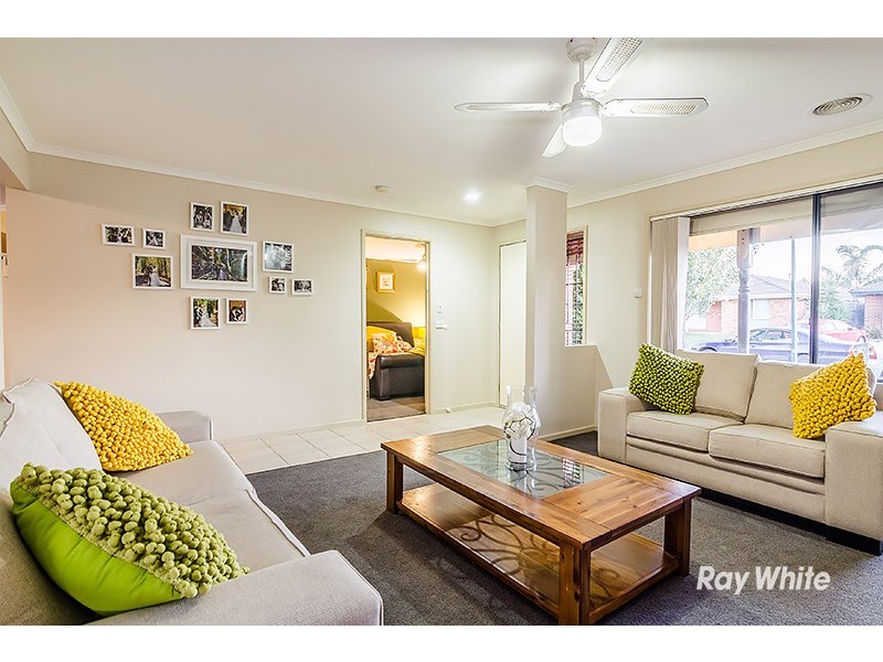 6 Nyarrin Place, Cranbourne West VIC 3977