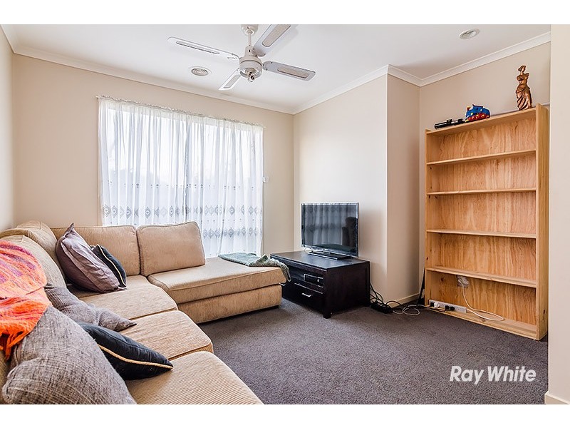6 Nyarrin Place, Cranbourne West VIC 3977