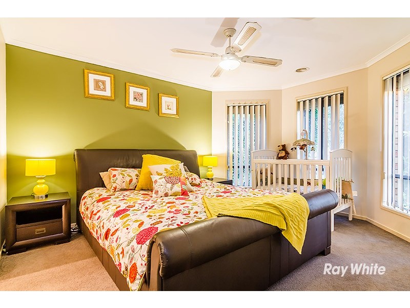 6 Nyarrin Place, Cranbourne West VIC 3977