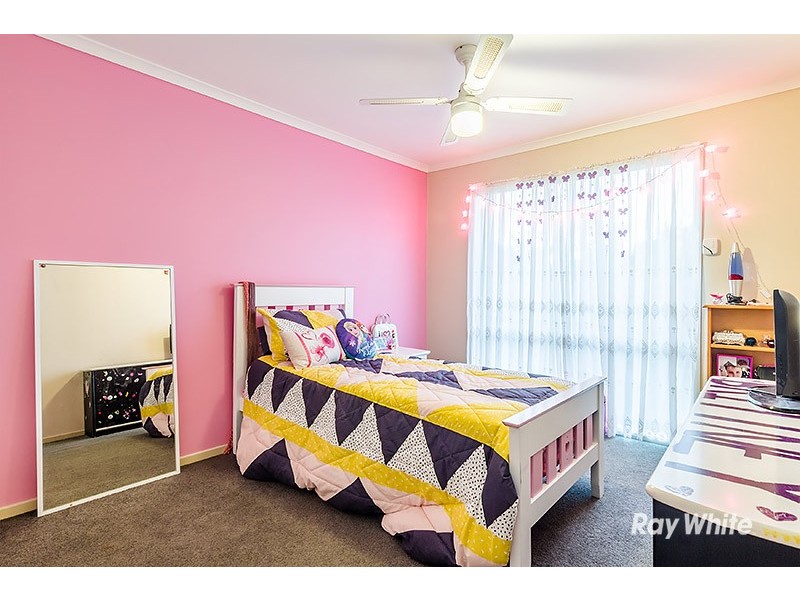 6 Nyarrin Place, Cranbourne West VIC 3977