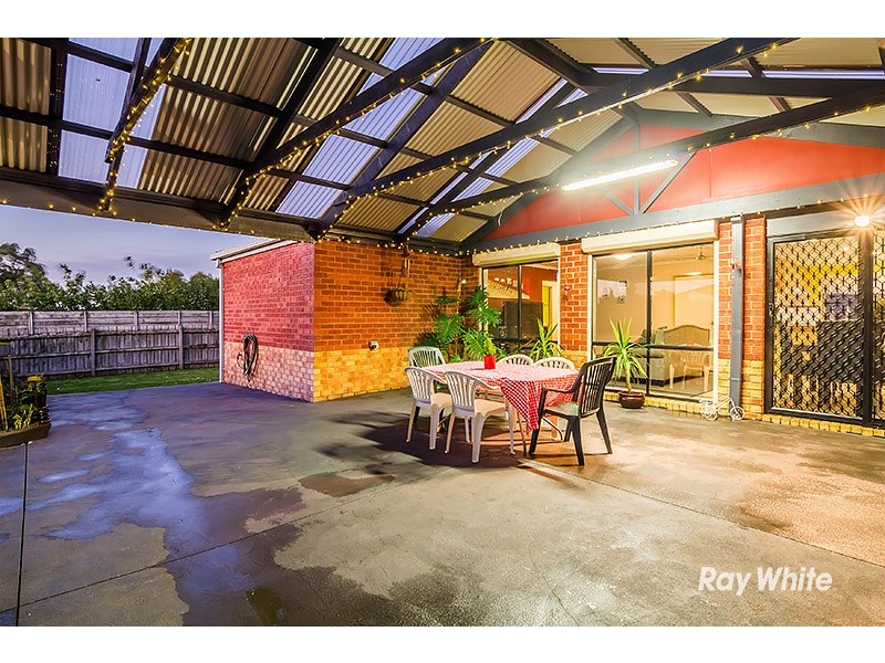 6 Nyarrin Place, Cranbourne West VIC 3977