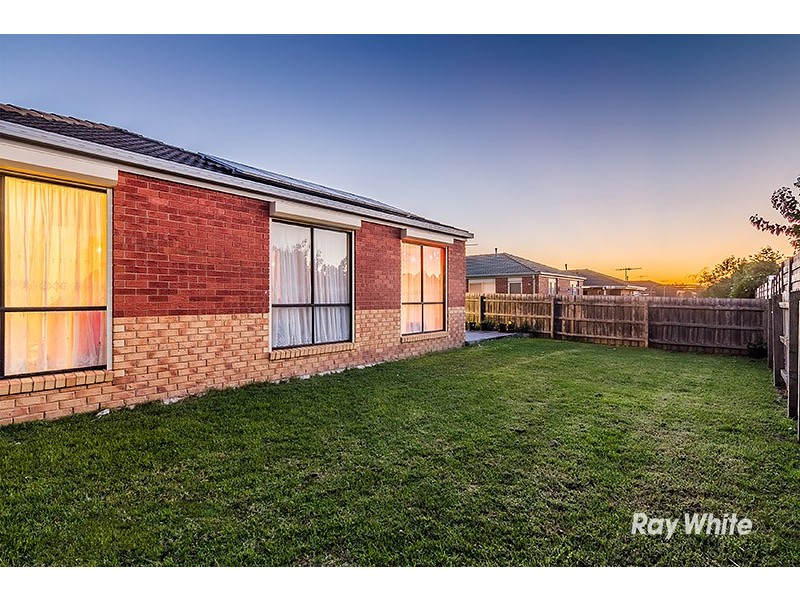 6 Nyarrin Place, Cranbourne West VIC 3977