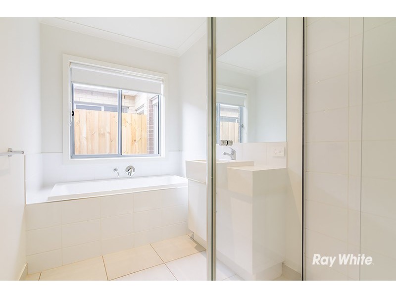 4 Woodright Circuit, Cranbourne VIC 3977