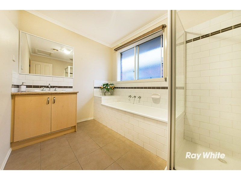 1 Kismet Close, Cranbourne West VIC 3977