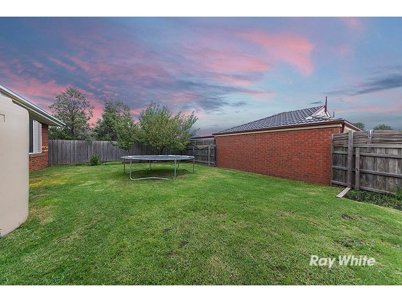 1 Kismet Close, Cranbourne West VIC 3977