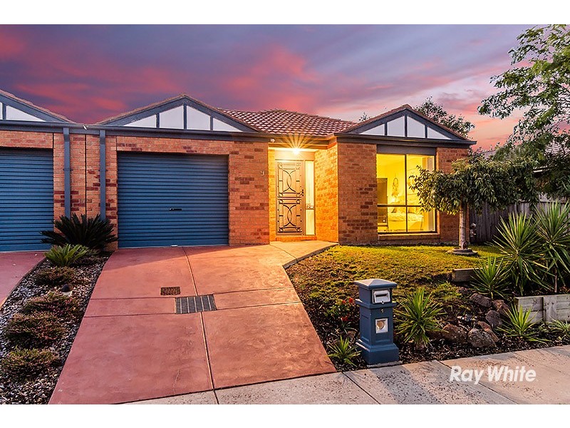 9 Staunton Walk, Cranbourne East VIC 3977