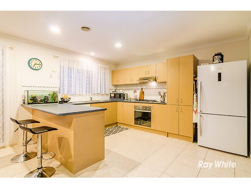 9 Staunton Walk, Cranbourne East VIC 3977
