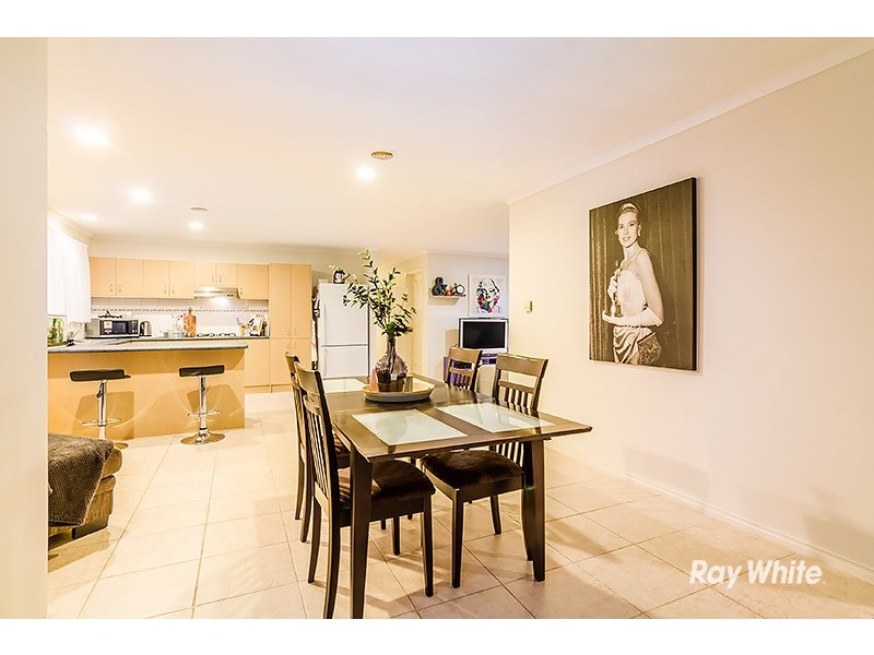 9 Staunton Walk, Cranbourne East VIC 3977