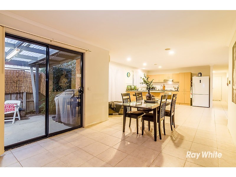 9 Staunton Walk, Cranbourne East VIC 3977