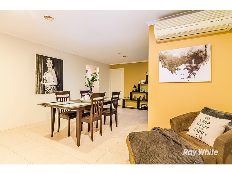 9 Staunton Walk, Cranbourne East VIC 3977