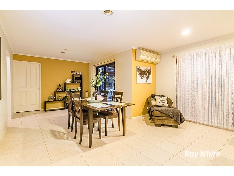 9 Staunton Walk, Cranbourne East VIC 3977