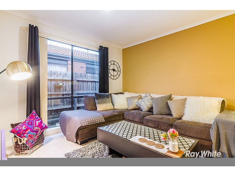 9 Staunton Walk, Cranbourne East VIC 3977