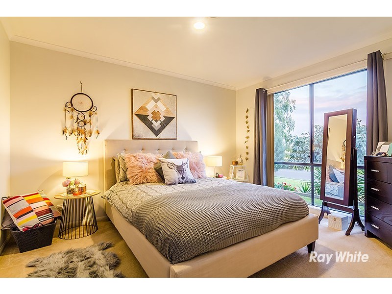 9 Staunton Walk, Cranbourne East VIC 3977