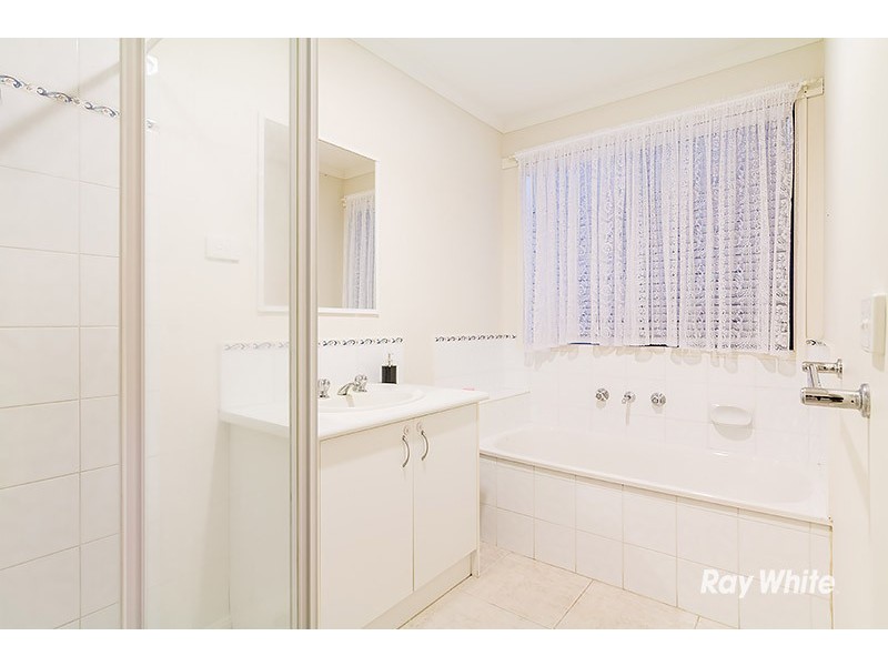 9 Staunton Walk, Cranbourne East VIC 3977